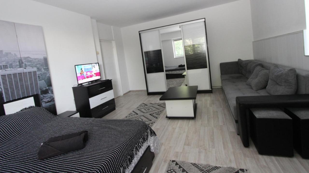 Holidays Host Splaiul Unirii Bucureşti Exterior foto