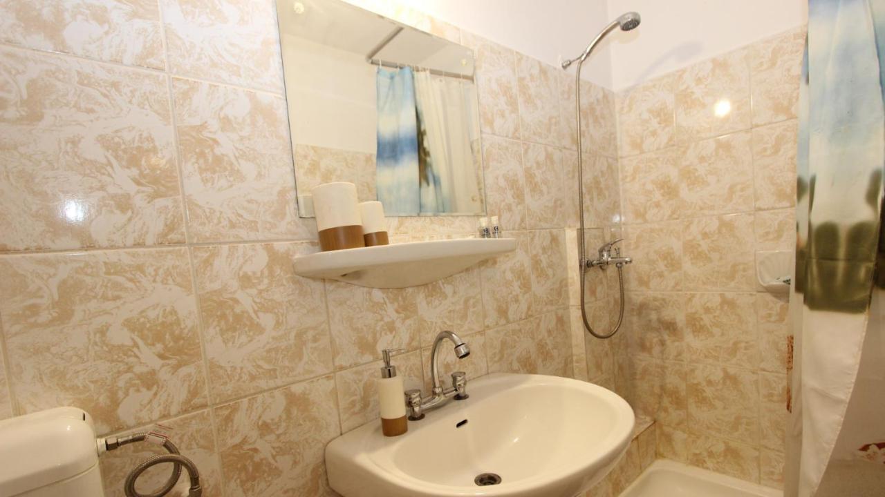 Holidays Host Splaiul Unirii Bucureşti Exterior foto